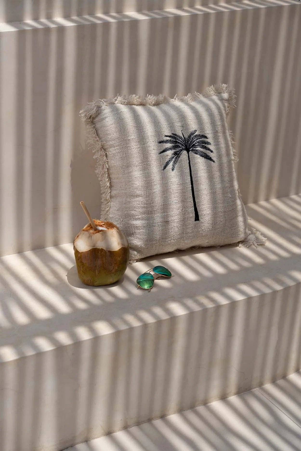The Gili Palm Pillow Cover - Natural/Black