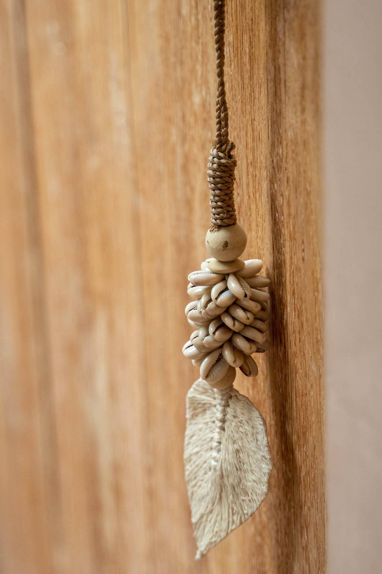 The Leaf & Shell Tassel - Natural